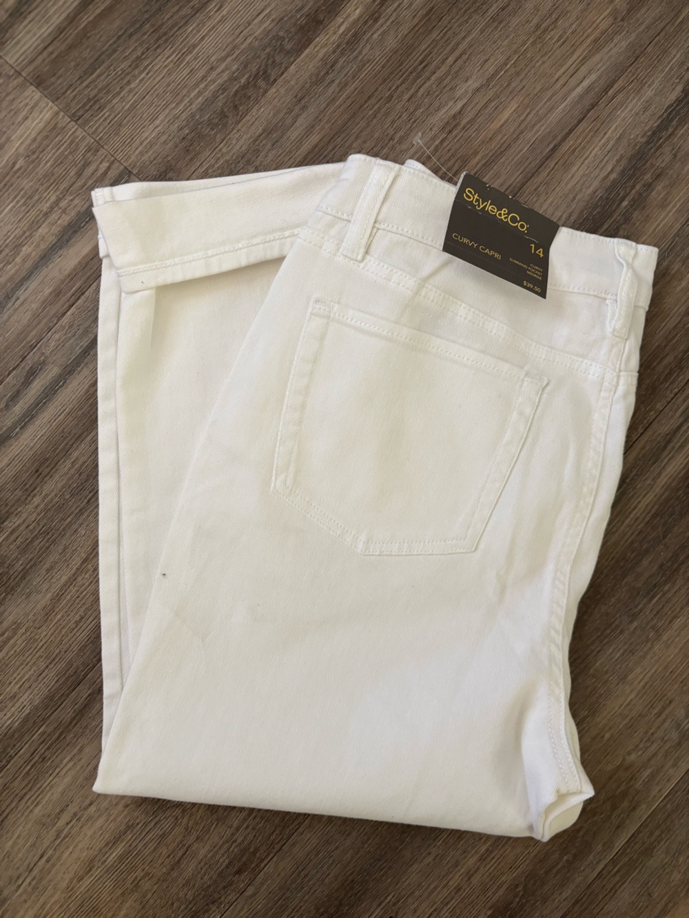 Style & Co. Cream Curvy Capri Pants